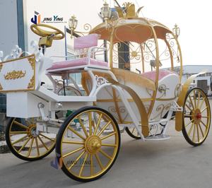 Carruaje de calabaza tirado por caballos de la ciudad <span class=keywords><strong>vieja</strong></span> Paseo turístico europeo vintage - Product Image 3