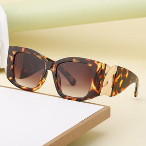 Gafas de sol de ojo de gato de alta gama para mujer, montura negra, lentes de PC, protección UV400, estilo de viaje y escenario - Product Image 2