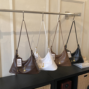 Sac fourre-tout haut de gamme pour <span class=keywords><strong>femme</strong></span>, idéal pour les trajets quotidiens en automne, en PU, couleur unie, avec bandoulière, poignée unique, fermeture éclair et chaînes en polyester - Product Image 3