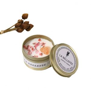 Bougie parfumée de luxe en boîte dorée avec cire de soja et fleurs séchées pour des cadeaux artisanaux haut de gamme - Product Image 5
