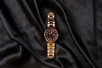 Montre-bracelet à quartz en acier inoxydable inspirée de STELLAR ELEGANCE, verre saphir, boîtier or rose/marron 30 mm, étanche 16 mm