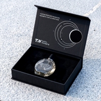 Boîte à parfum rigide noire magnétique de style livre, sur mesure, avec insert ajusté pour présentation, pour emballage de parfum personnalisé