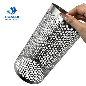 Tube filtrant perforé en titane pour applications résistantes à la corrosion - Product Image 2
