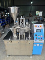 Machine de remplissage et de scellage de gobelets liquides professionnelle à 6 postes, manuelle, haute productivité, précision, en acier inoxydable, pour l'emballage