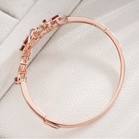 Bracelets joncs fantaisie YBO en or rose 18 carats de haute qualité avec grenat naturel et motif cygne ajouré pour femme – Les joncs fins les plus vendus