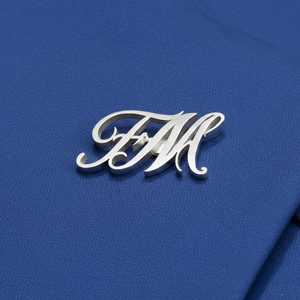 Broche Personalizado con Nombre en Letras Doradas, Insignia Metálica con Nombre en Escritura Cursiva - Product Image 2