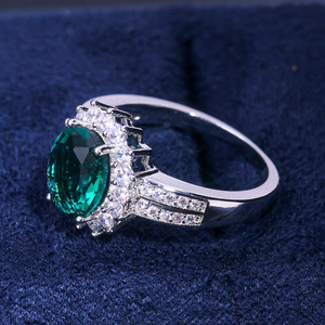 Anello con Fiore Verde per Regalo di Anniversario di Matrimonio, Elegante Accessorio per Mani di Coppia per Feste - Product Image 3