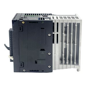 Amplificateur servo AC KEYENCE SV2-040L2 400W triphasé / monophasé 200-230V, contrôleur servo haute précision - Product Image 6