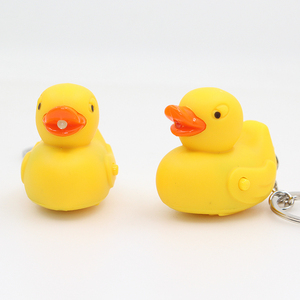 LLavero de iluminación con forma de pato amarillo encantador, llavero de sonido de <span class=keywords><strong>quake</strong></span>, luz led, promocional - Product Image 2