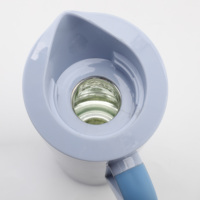 Carafe isotherme sous vide en plastique de 1,0 L avec intérieur en verre rose et couvercle à bouton-poussoir pour café et thé