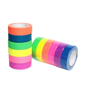 <span class=keywords><strong>Ruban</strong></span> <span class=keywords><strong>adhésif</strong></span> <span class=keywords><strong>fluorescent</strong></span> en nylon réfléchissant pour décoration de fête, résistant aux UV, qui brille sous la lumière noire et dans la nuit - Product Image 6