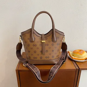 Bolsas femininas grandes com desenho feminino para mulheres, sacola leve para axilas, novidade da moda por atacado