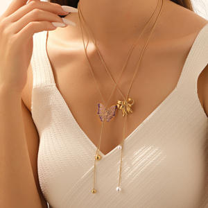 תליון פנינה בצורת קשת מצופה זהב עם גדיל, שרשרת נירוסטה - Product Image 2