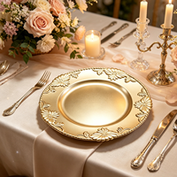 Assiettes de présentation dorées élégantes Wojia 13 pouces, motif floral en relief, bord perlé, en plastique thermolaqué pour mariage, hôtel, événementiel