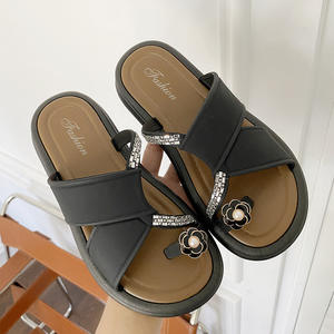 Pantuflas de gamuza suave de alta gama, aptas para uso en interiores y exteriores, pantuflas de invierno para mujer, cómodas y afelpadas, con función antideslizante. - Product Image 3