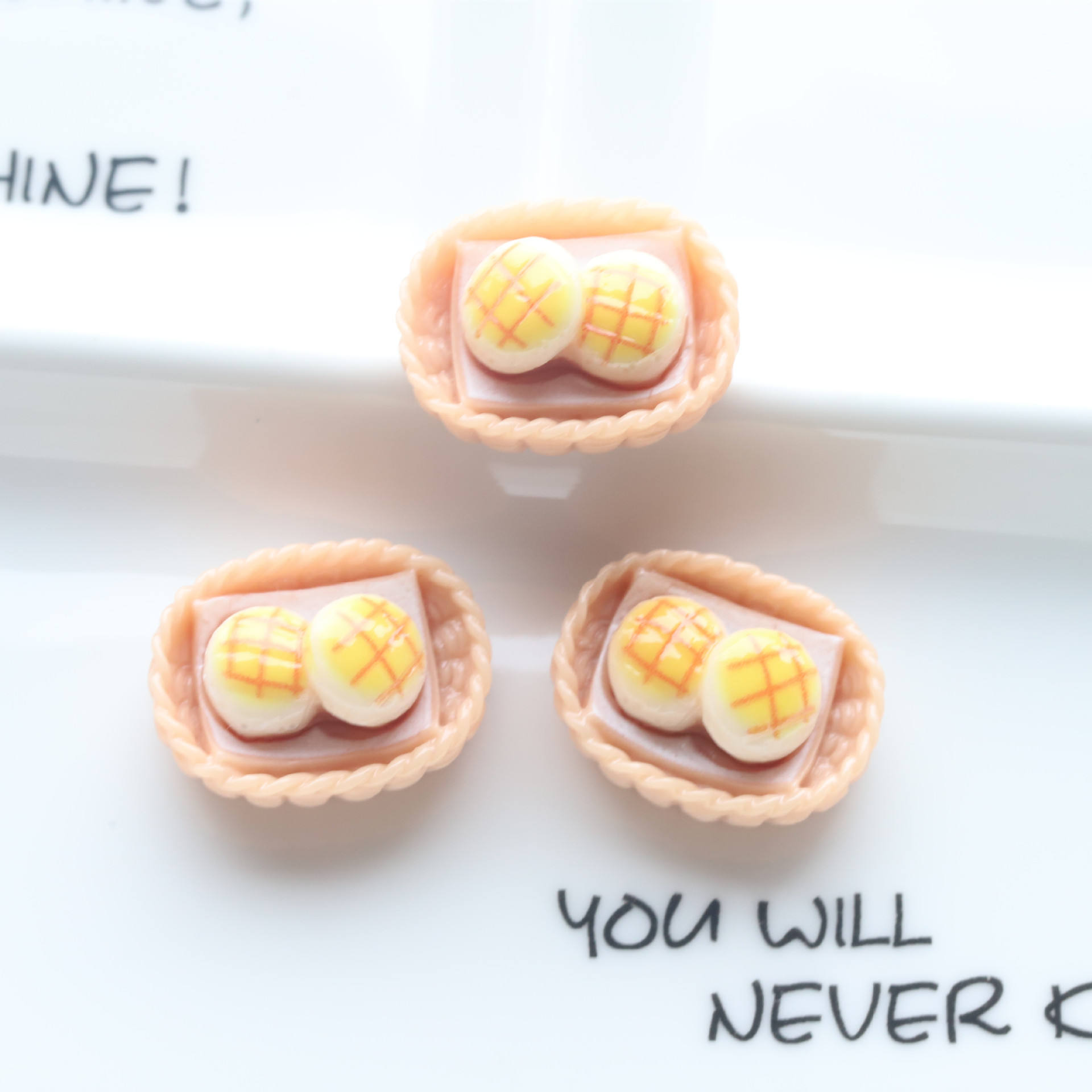 Série de thé du matin colorée - pâtisseries au jaune d'œuf