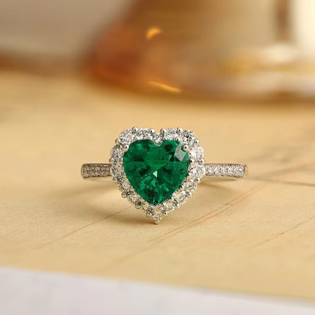 Fine Jewelry PT950 Platinum Gemstone Fashion Ring Heart Cut Lab Grown Emerald Ring for Wedding Anniversary Party Gift