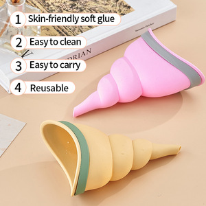 <span class=keywords><strong>Urinoir</strong></span> féminin portable pliable en forme de <span class=keywords><strong>conque</strong></span> pour les femmes tasse de pipi de voyage en entonnoir pour les femmes debout pour faire pipi avec sac de rangement étanche - Product Image 3