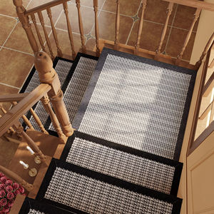 Set di 8 Tappetini Antiscivolo per Scale Interne 30x8 Pollici con Adesivo per Cani, Anziani e Bambini - Product Image 1