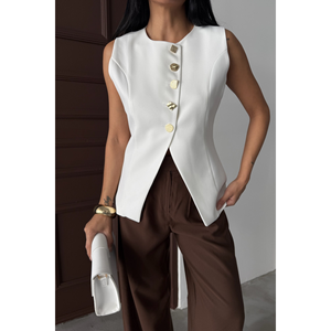 Gilet blanc pour femme avec détails de boutons dorés, veste élégante - Product Image 2