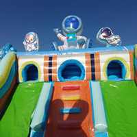 Vente en gros personnalisée de toboggans géants et de trampolines gonflables multi-personnes, grandes structures gonflables à thème