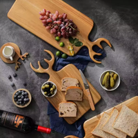 Planche à fromage rustique en bois d'acacia naturel en forme de renne pour la décoration de table de Noël et comme cadeau