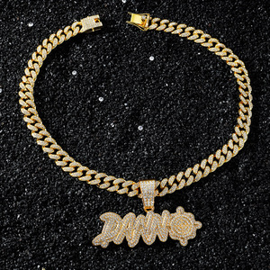 สร้อยคอจี้ตัวอักษรโลหะผสมดีไซน์ล้ำสมัยขายดีปี 2026 สไตล์ฮิปฮอป สร้อยคอผู้ชาย ขายส่ง เครื่องประดับแฟชั่น - Product Image 4