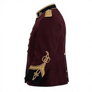 Veste uniforme pour homme, style tunique formelle bordeaux, pour cérémonie, avec revers et écussons d'épaule à tresse dorée - Product Image 4