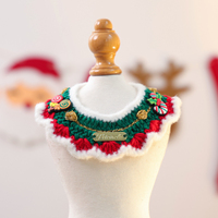Hoodie de Noël ajustable en tricot pour chien, étiquette dorée, bavoir doux pour chat, accessoire festif pour chiot, collier d'hiver pour fête, mignon et lavable