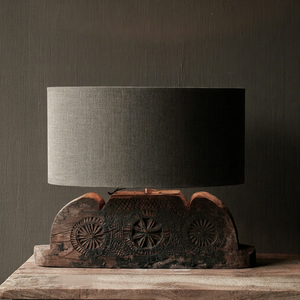 Abat-jour ovale style Aura, lampe de table rustique en bois faite à la main, base sculptée décorative, abat-jour en tissu pour salon, chambre, maison - Product Image 1