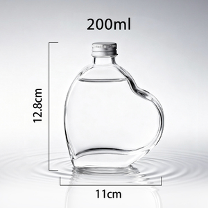 Botella de Vidrio Única en Forma de Corazón de 200 ml, Mini Botella Transparente Premium con Tapa Plateada, Perfecta para Licores de Boutique y Sets de Recuerdos - Product Image 4