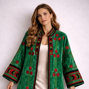 Nuevo diseño único, abrigo largo de terciopelo verde bordado para mujer, chaqueta floral bohemia, toque de elegancia, abrigo de celebración. - Product Image 1
