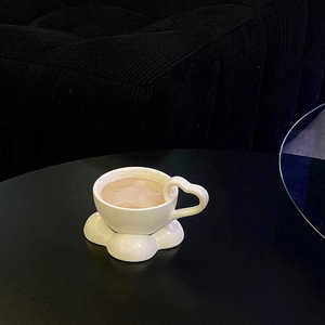 Good Price of New Design Lovely <b>Ceramic</b> Coffee <b>Mug</b> Cup Saucer Black <b>Ceramic</b> <b>Mug</b> With Heart Handle Cute <b>Ceramic</b> Coffee <b>Mug</b> - Product Image 3