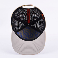 Casquette Snapback pour homme à 7 panneaux, personnalisable OEM, avec logo en caoutchouc, en polyester, avec trous découpés au laser, pour le sport