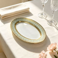 Assiette en céramique de luxe réutilisable pour banquet de mariage, motif fleur de lotus, bord doré électroplaqué, design baroque élégant, compatible lave-vaisselle