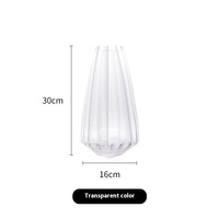 Vase en verre cristal de luxe moderne et simple Ornement de table incurvé côtelé créatif Fleurs accessibles hydroponiques Accessoire décoratif