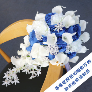 Bouquet de mariée style forêt pour mariage en extérieur et Saint-Valentin, avec lys Calla en PU, boucle diamant et motif goutte d'eau cascade, pour photos - Product Image 3