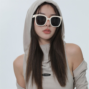 Lunettes de soleil unisexes 2023 nouveau style UV400 monture PC type 3, effet amincissant pour grands visages, protection solaire de voyage - Product Image 3