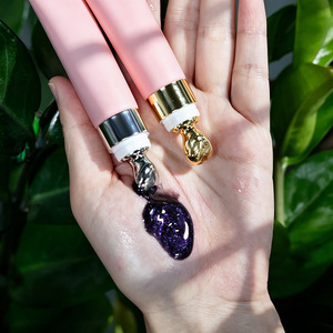 ลิปสติกเพิ่มวอลลุ่มสีชมพูแบบหลอดบีบ  บรรจุภัณฑ์สีทอง/สีเงิน  ลิปกลอสเพิ่มความอวบอิ่ม  รับผลิตแบรนด์ส่วนตัว - Product Image 6