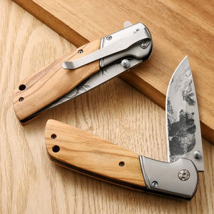 มีดพับพกพา EDC ด้ามไม้ ทนทาน ลายสลักสัตว์ ทำจากสแตนเลส สำหรับตั้งแคมป์ ล่าสัตว์ พร้อมคลิปหนีบเข็มขัด - Product Image 2