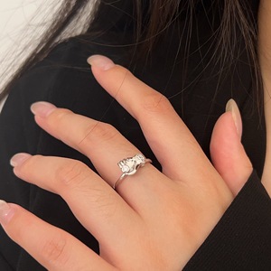 แหวนคู่รักเงินแท้ S925 ลายโอบกอดและจับมือ สำหรับทุกเพศ เหมาะสำหรับใส่ทุกวัน - Product Image 4
