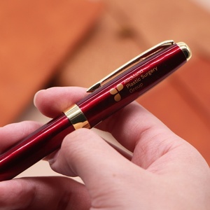 Bolígrafo grabado profesional Estilo <span class=keywords><strong>Parker</strong></span> Pluma estilográfica Sistema de tinta recargable Logotipo Personalización Caja de regalo de metal para ejecutivos - Product Image 3