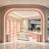 Ensemble de présentoirs de magasin de beauté rose, table d'îlot cosmétique à LED arquée, vitrine murale, équipements personnalisés