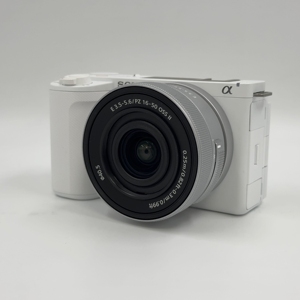 Cámara <span class=keywords><strong>Sony</strong></span> <span class=keywords><strong>ZV</strong></span>-E10 II Usada con Lente de 16-50 mm, Cámara sin Espejo, Cámara Asequible para Creación de Contenido en 4K - Product Image 1