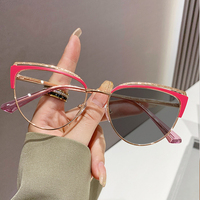 Lunettes Photochromiques Anti-Reflet Originales Cateye Noir Doré Sourcils Métalliques pour Femmes Verres Optiques Bleus