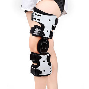 Rodillera Reforzada con Bisagras para Deportes de Alta Intensidad como Fútbol y Rugby, Correas Ajustables para un Ajuste Seguro - Product Image 1