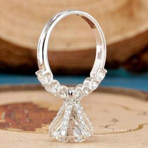 Magnifiques bagues en diamant provenant de collections de joaillerie fine, conçues pour offrir un style luxueux et une beauté étincelante pour les occasions spéciales. - Product Image 6