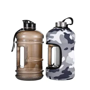 Everich portable gym sport tritan plastic 2L motivational water bottle with handle camouflage sleeve in stock