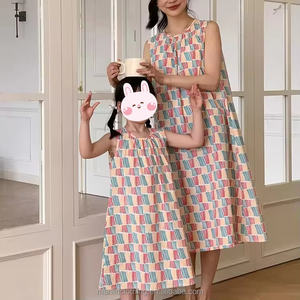 Ventes en gros d'été, robes fleuries maman et moi, chemise papa, vêtements assortis pour la famille, tenues hawaïennes - Product Image 2