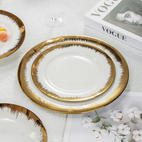 Ensemble de plats en porcelaine à bord doré, vente en gros, assiettes de présentation dorées de luxe, plats de service décoratifs pour mariage, assiettes en céramique